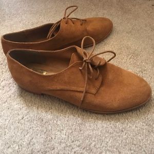 7.5 DV Dolce Vita Brown Oxford Lace-up Flat